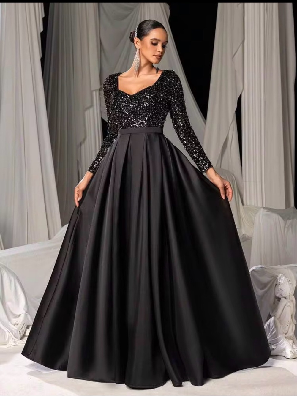 Faeriesty Elegant Sequined Evening Gown XL Long Sleeves Formal Heart Neckline